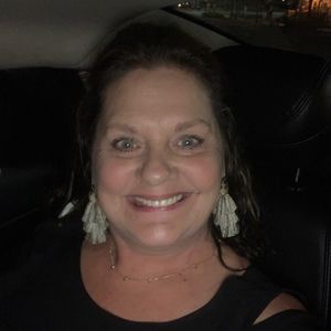 Meet your Posher, Cynthia